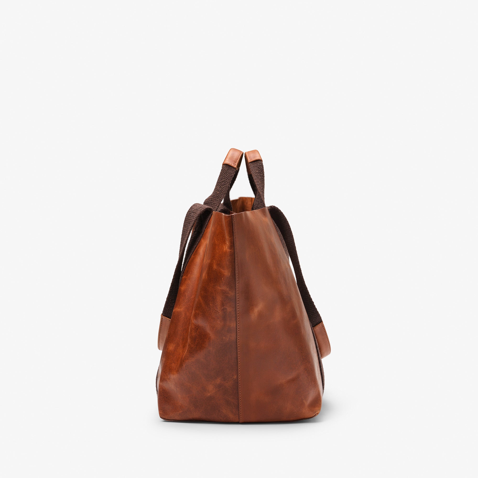 Hay Bag Medium in Pull Up Leather - Brown