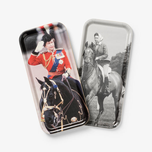 The Queen and her horses  - set of 2 trays