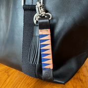 Sharktooth Bag Charm - Rose clair et bleu