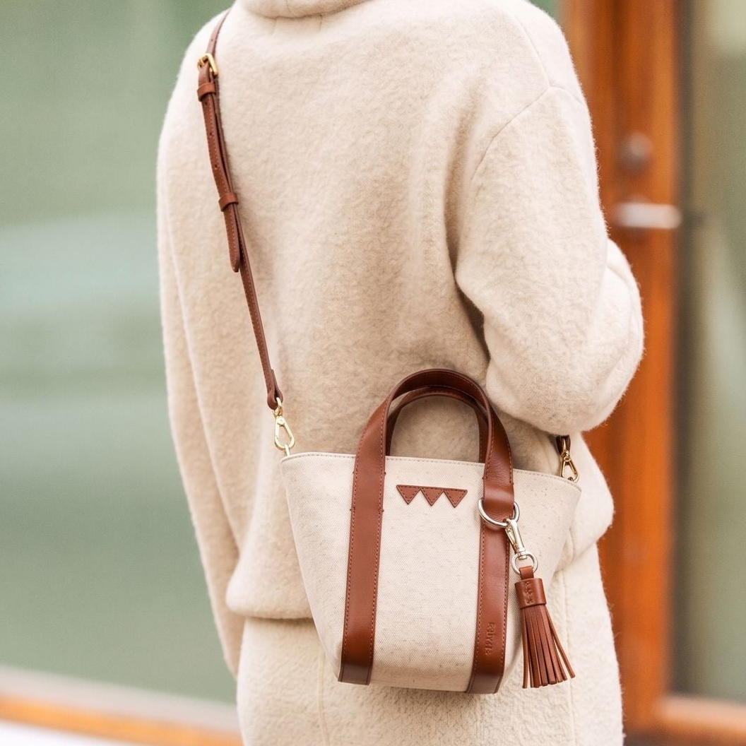 GettheGallop_Crossbody_Bag_Canvas_leather_bestseller.png