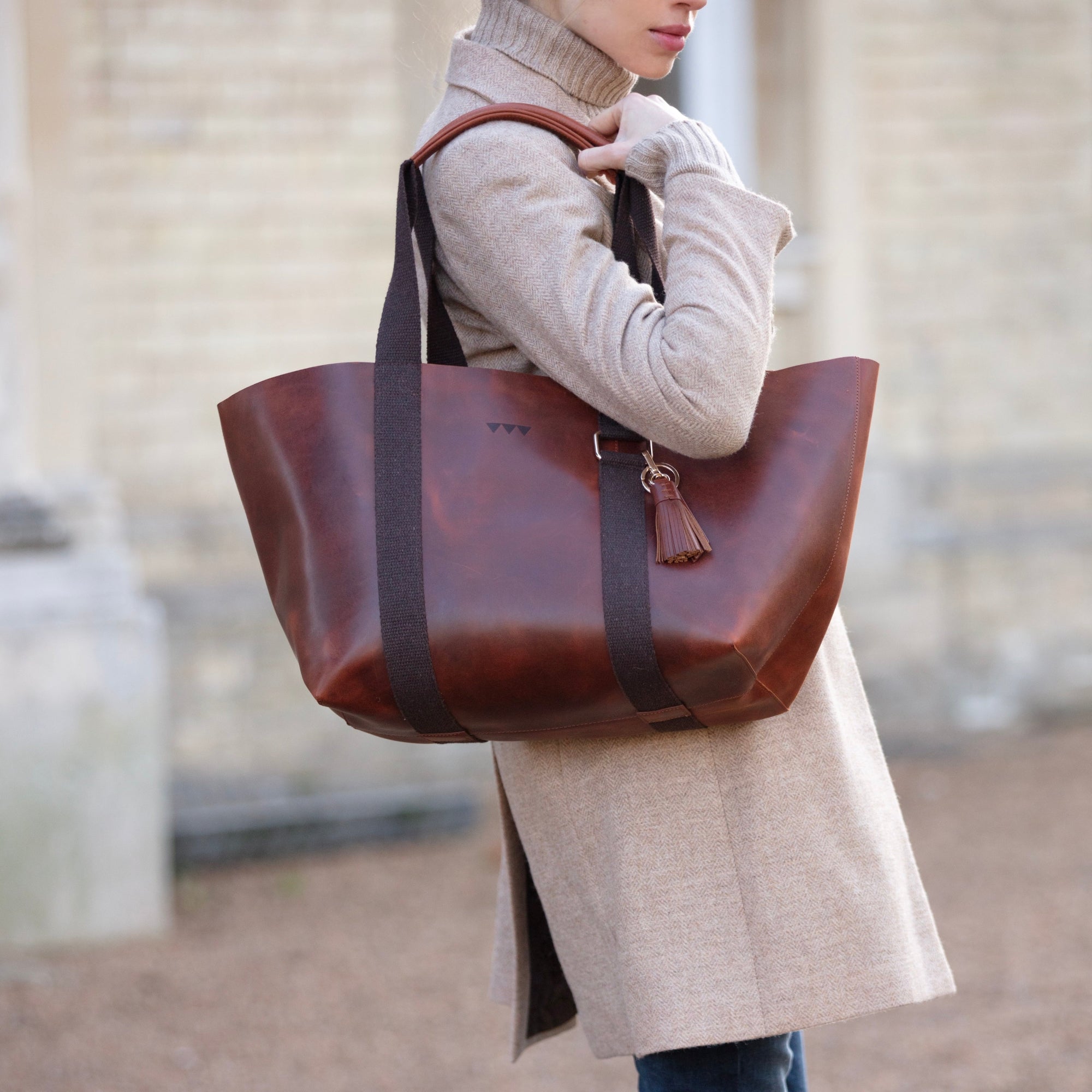GettheGallop_HayBagMedium_Brown_Tote_CountryLife4.jpg