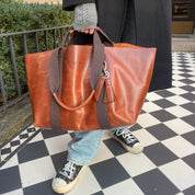 Hay Bag Medium in Pull Up Leather - Brown