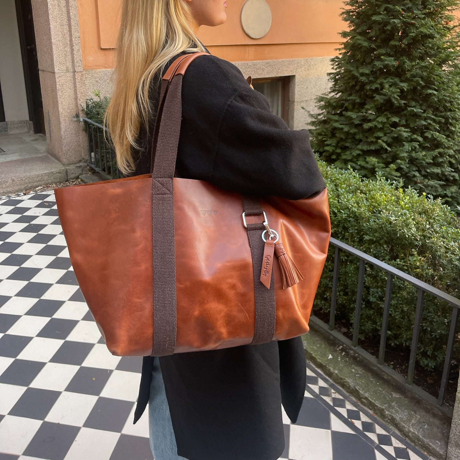 GettheGallop_HayBag_Carryall_Brown_Leather_Shoulderstraps_Travel.jpg