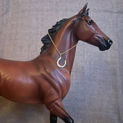 Lucky Horseshoe Halsband - Guldpläterad & Vita stenar