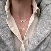 Get the Gallop Halsband - Guldpläterad & Vita stenar