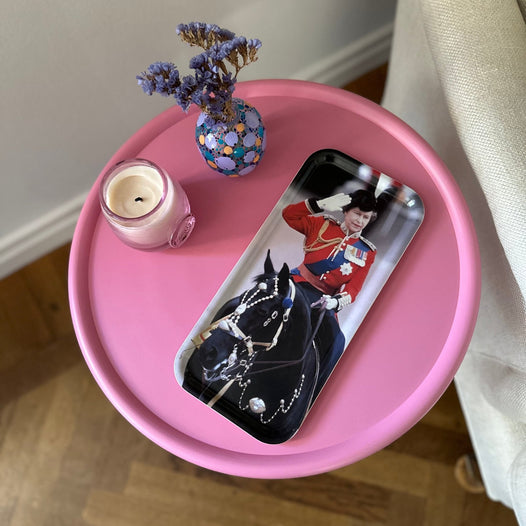 The Queen and her horses  - set of 2 trays