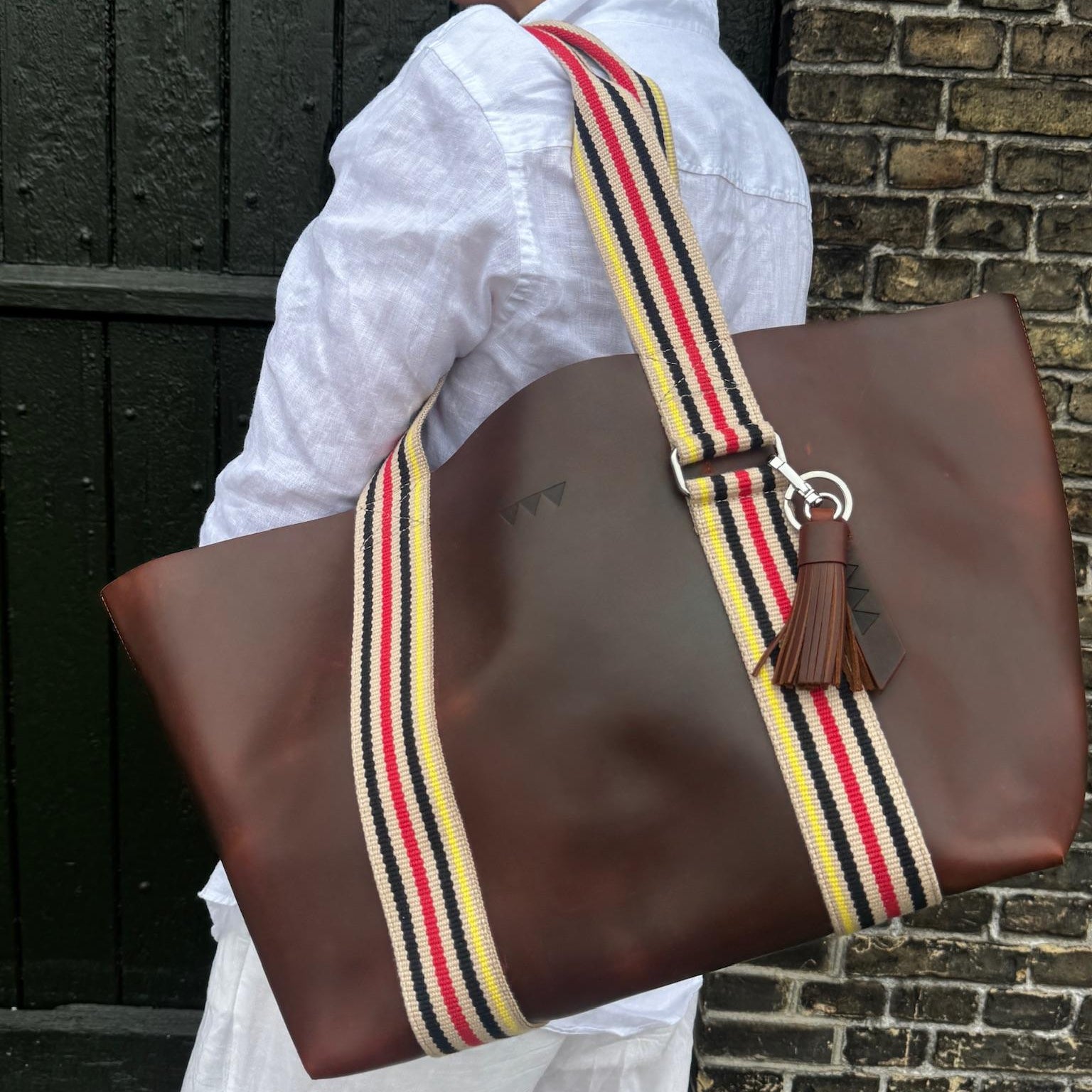 GettheGallop_calliecoles_haybagmedium_Brown_Leather.jpg
