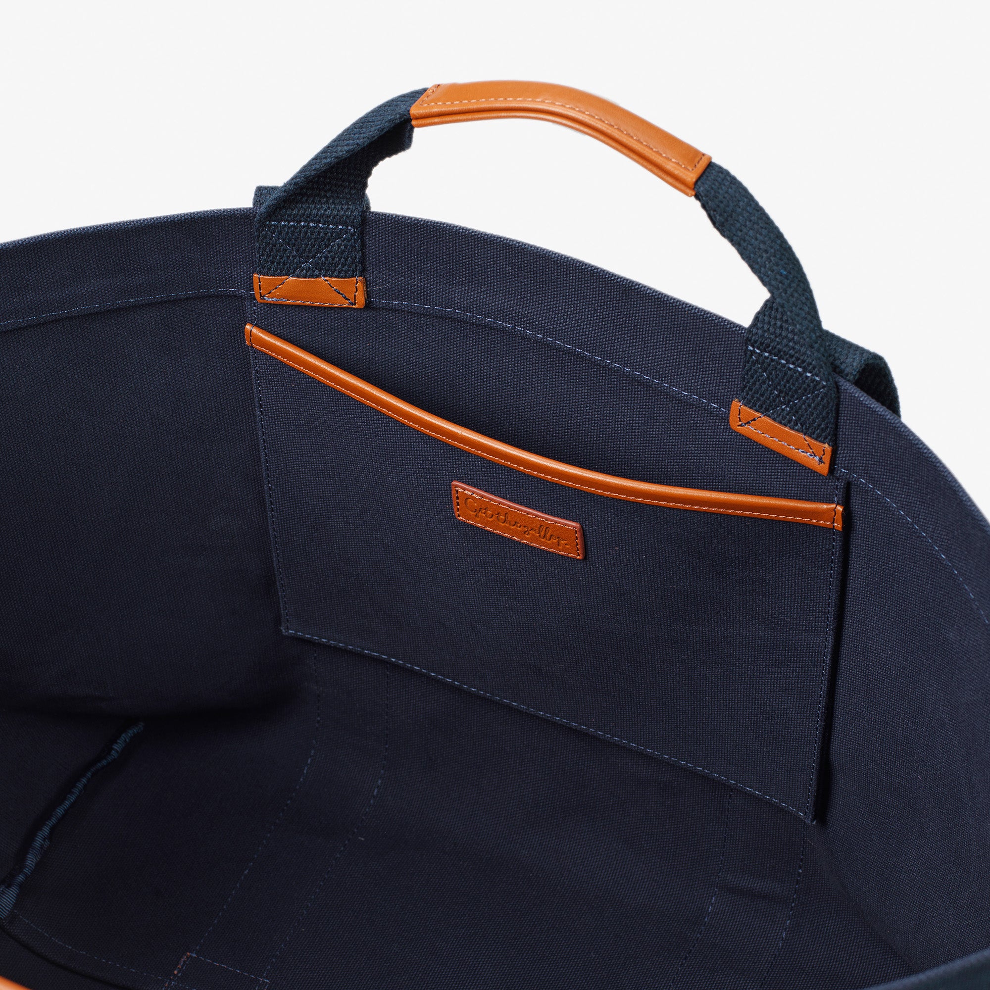 Getthegallop_HayBag_Medium_Falsterbo_Navy_2_2000px.jpg