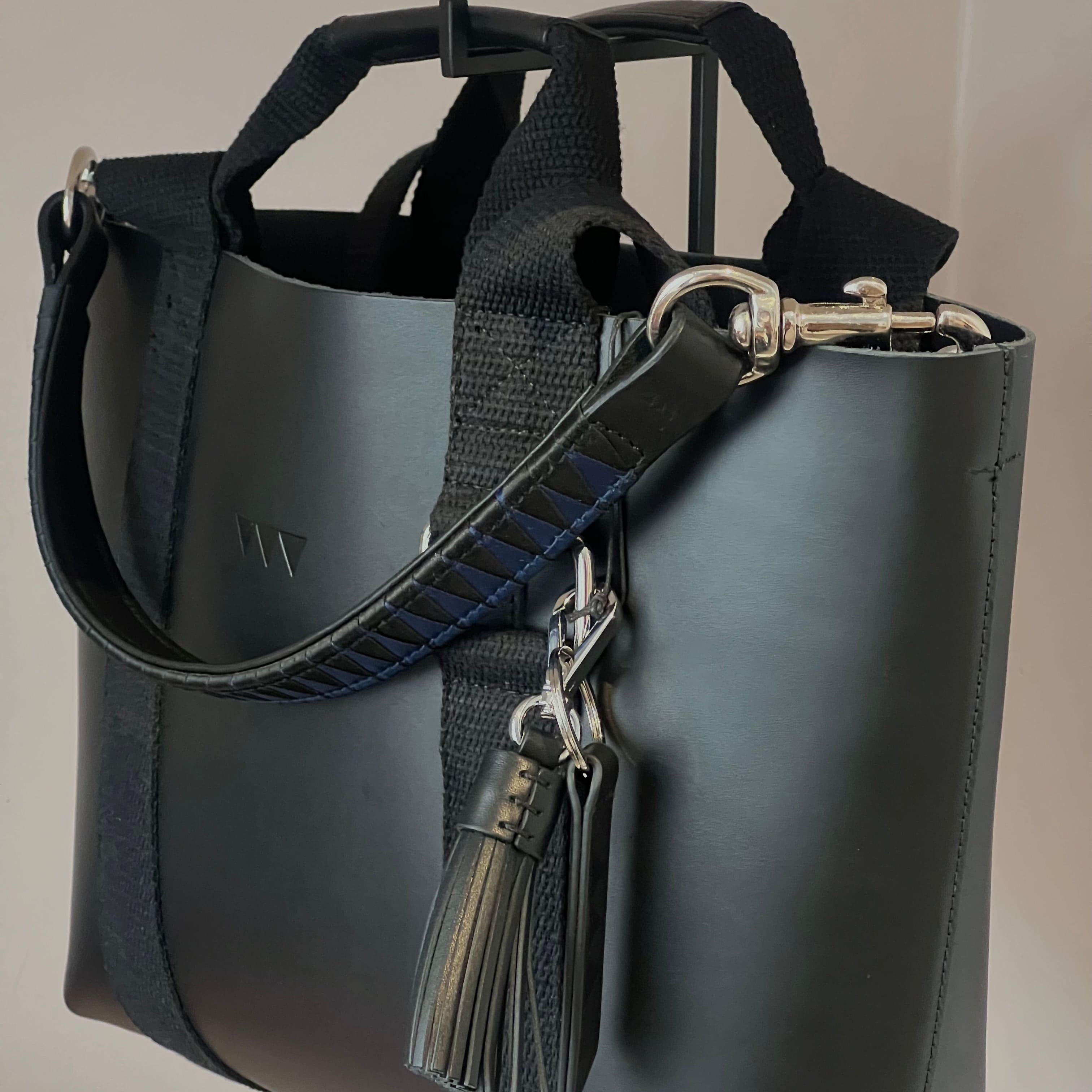 Getthegallop_shoulderstrap_blackblue1.jpg