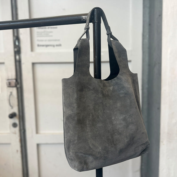 The Shopper – Graues Wildleder