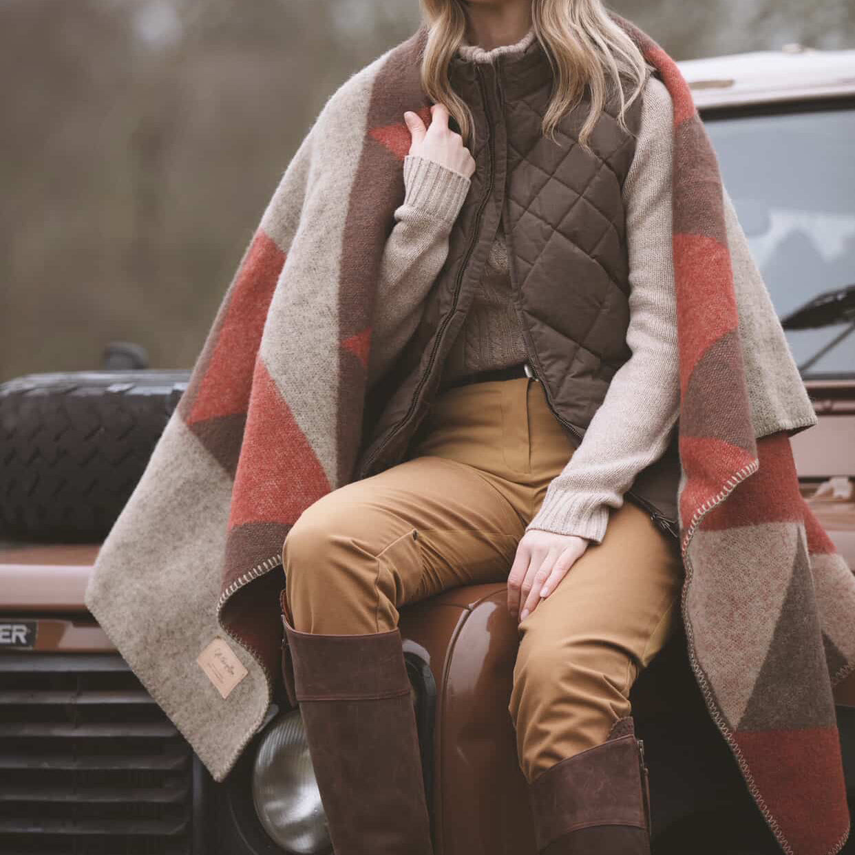 Getthegallop_wool_blanket_countrylife_brown_red_landrover.jpg